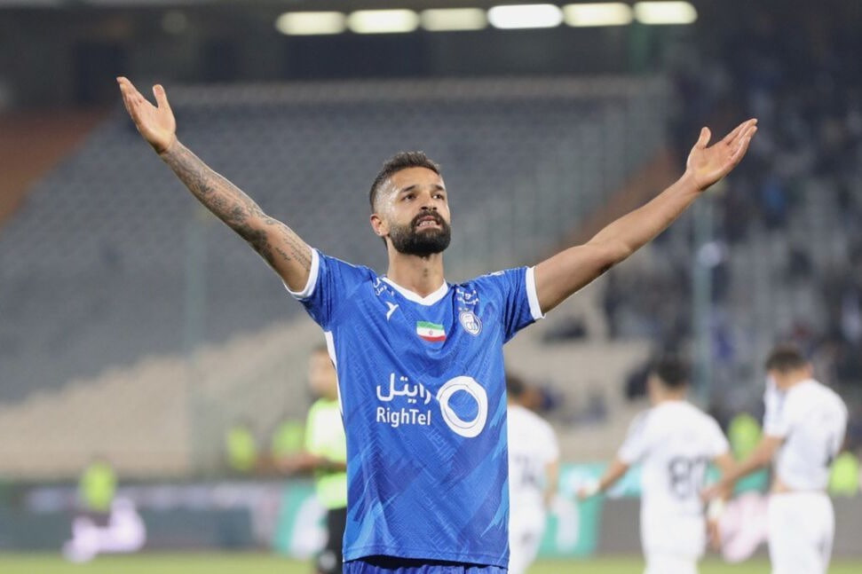 حاشیه تازه برای استقلال؛ احتمال محرومیت مدافع جنجالی1