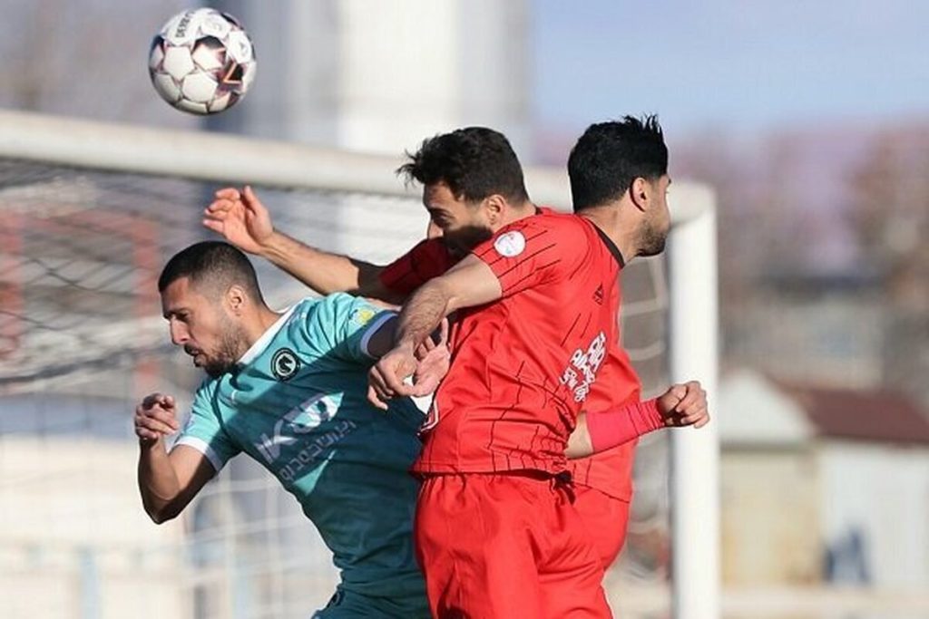 کارت گرفتن بازیکنان تعویضی؛ آفت تازه فوتبال ایران؟2